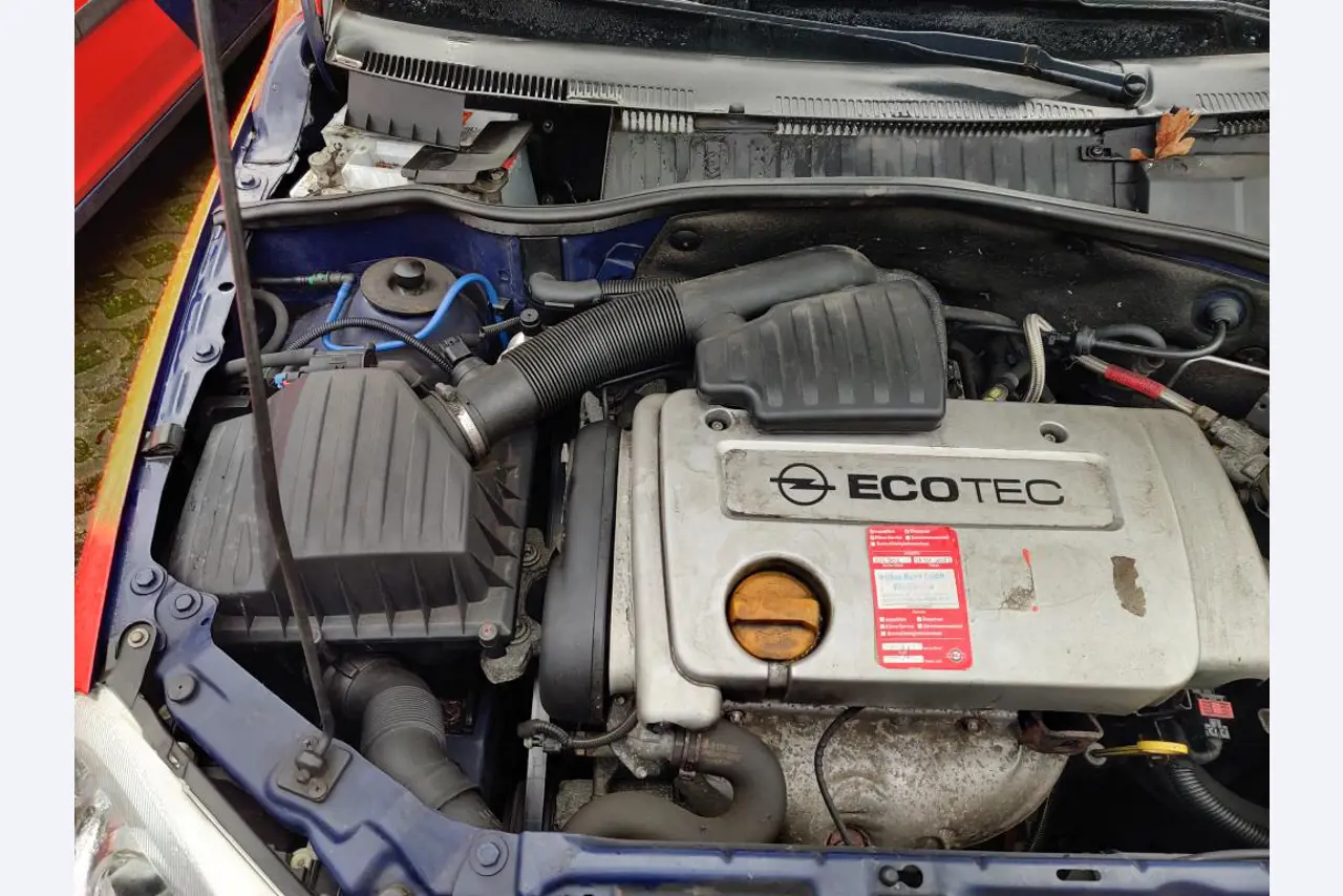 Různá komunální vozidla, dílenská vozidla, automobily a vybavení-18
