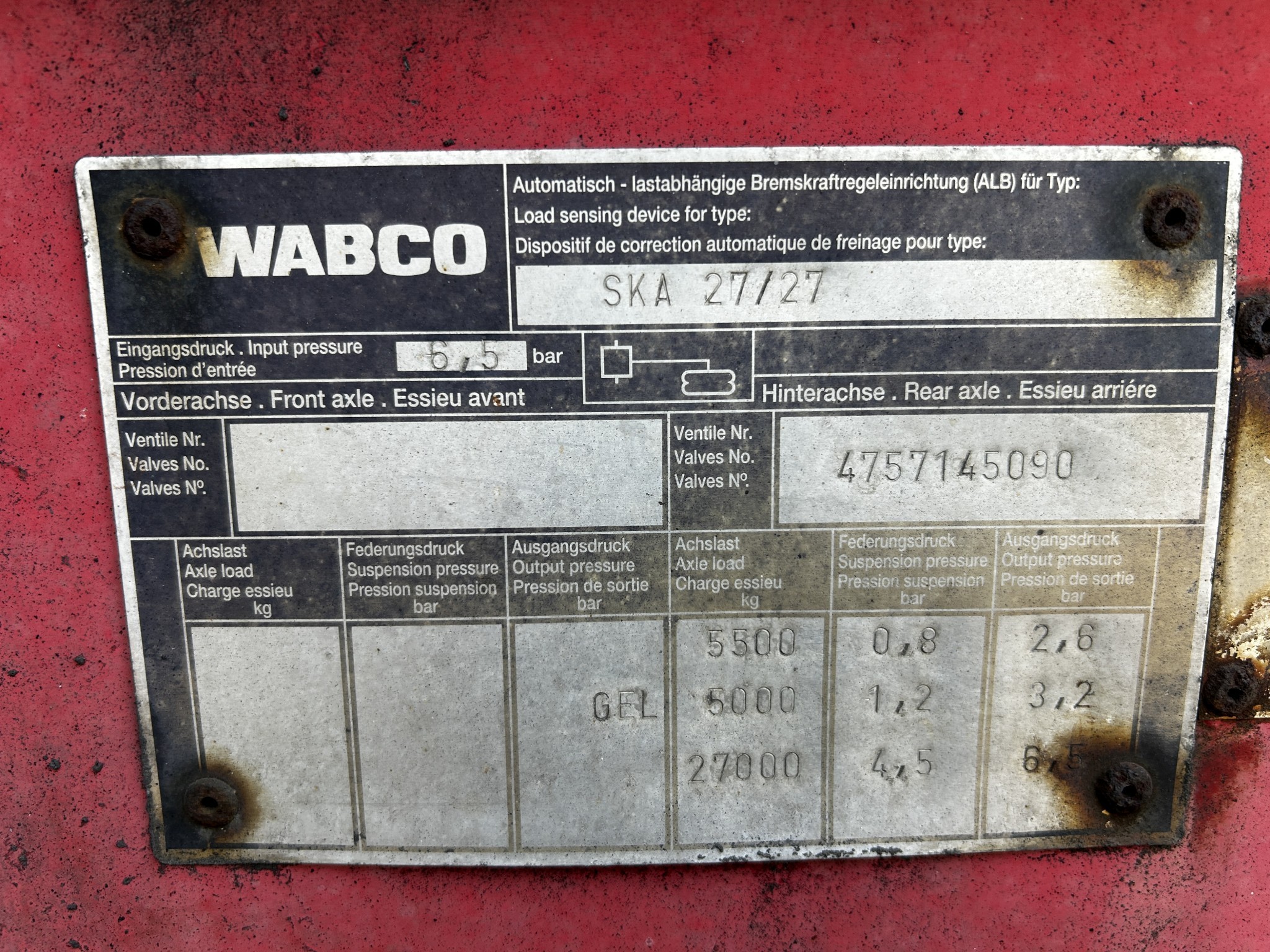 Material de laboratório em bom estado de conservação proveniente das existências públicas
-2