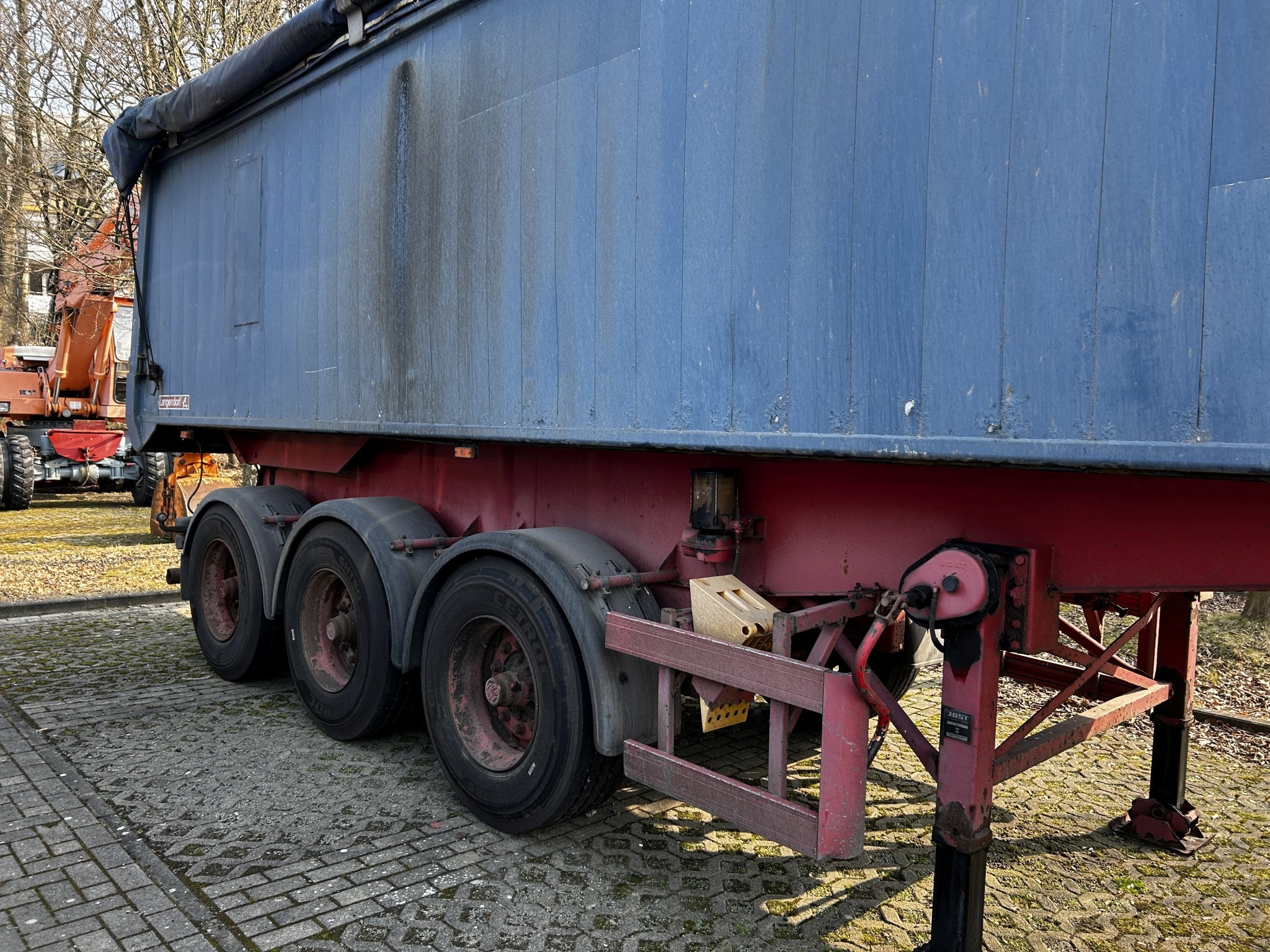 Material de laboratório em bom estado de conservação proveniente das existências públicas
-5