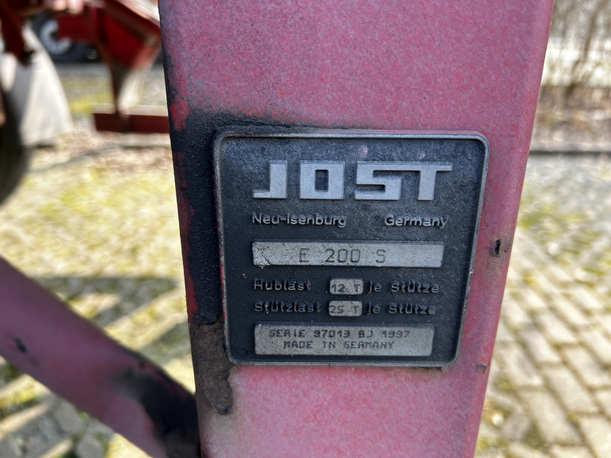 Material de laboratório em bom estado de conservação proveniente das existências públicas
-6