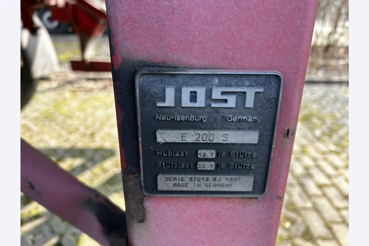 Různá komunální vozidla, dílenská vozidla, automobily a vybavení-6