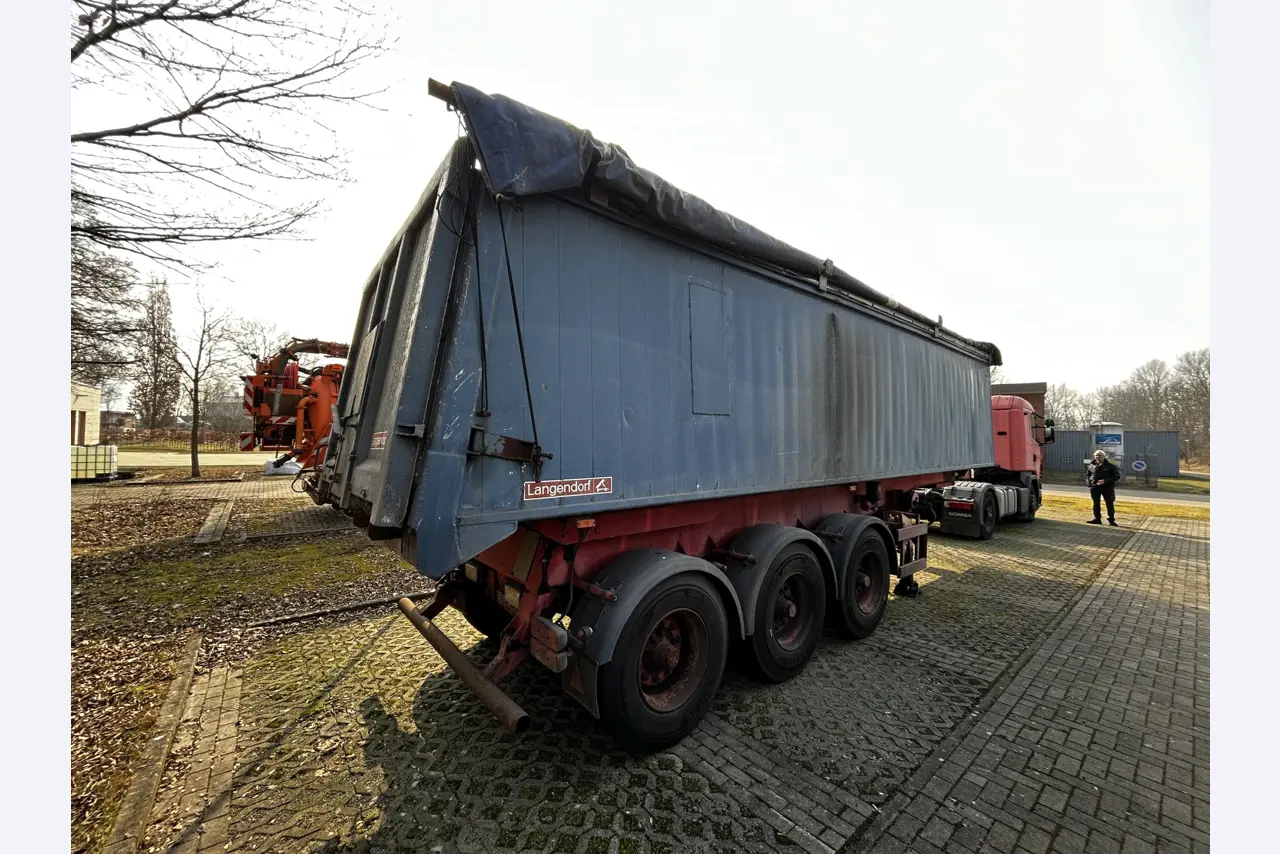 Různá komunální vozidla, dílenská vozidla, automobily a vybavení-8