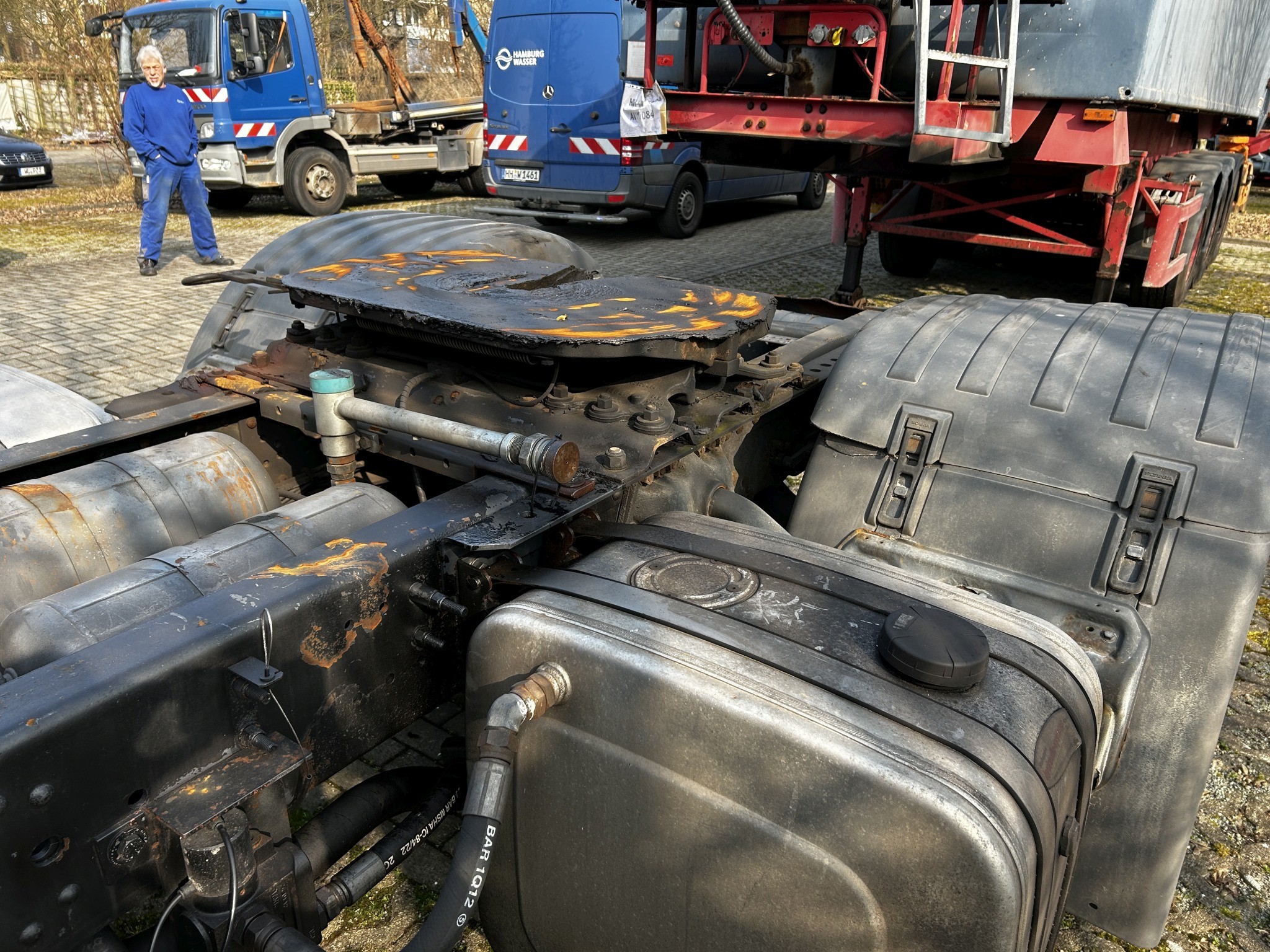 Material de laboratório em bom estado de conservação proveniente das existências públicas
-12