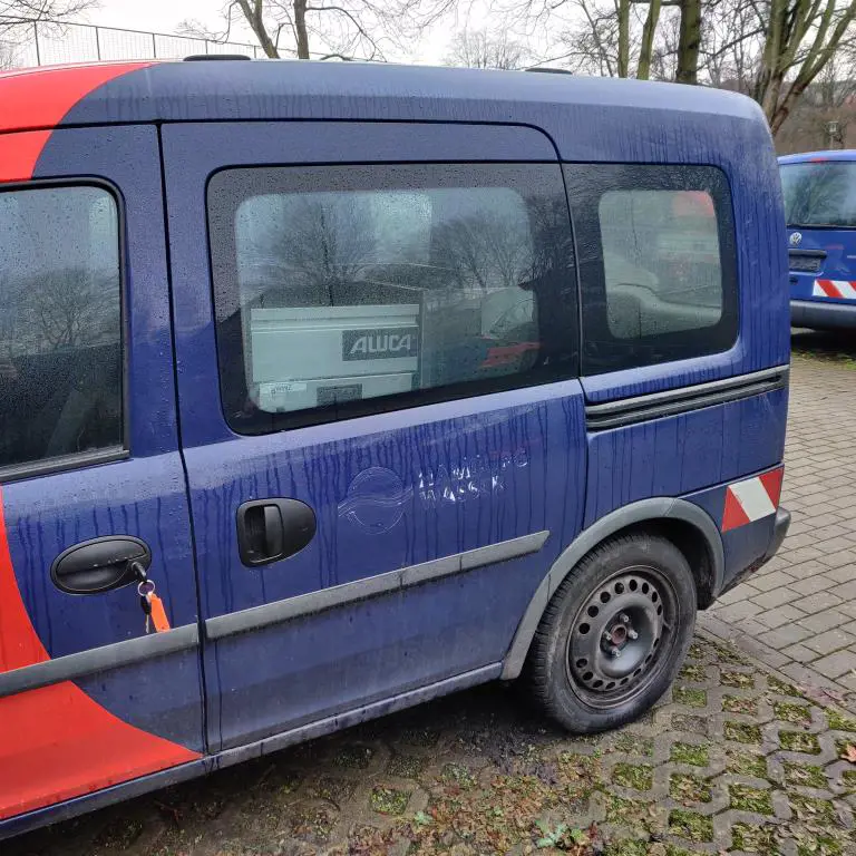 Zamknięta skrzynia ciężarówki (ex HH-W 462) Volkswagen Caddy