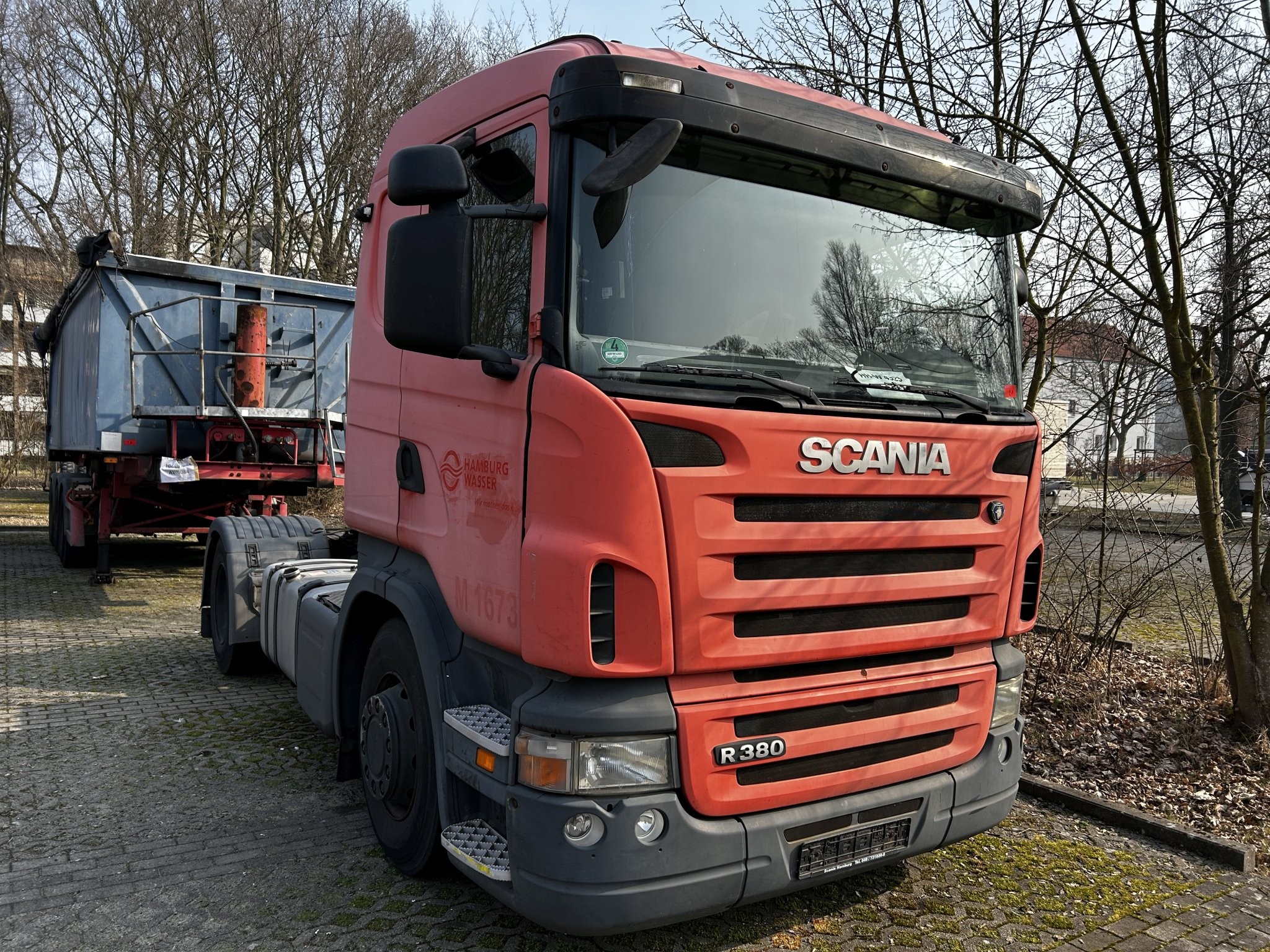 Material de laboratório em bom estado de conservação proveniente das existências públicas
-1