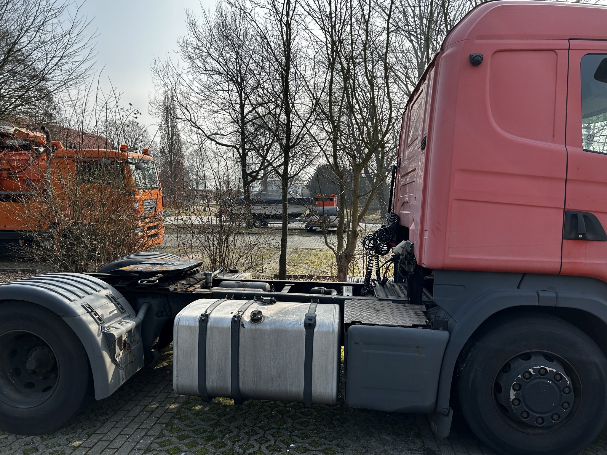 Material de laboratório em bom estado de conservação proveniente das existências públicas
-5