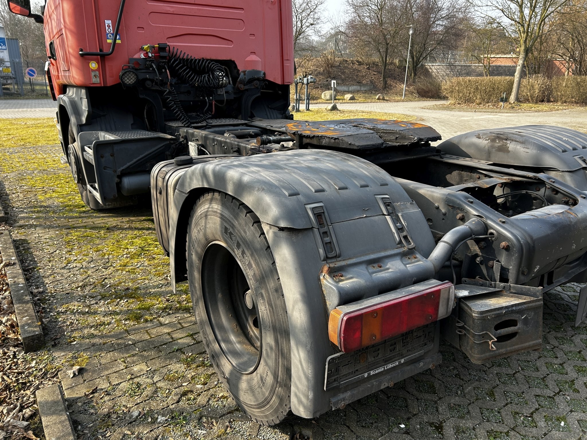 Material de laboratório em bom estado de conservação proveniente das existências públicas
-8