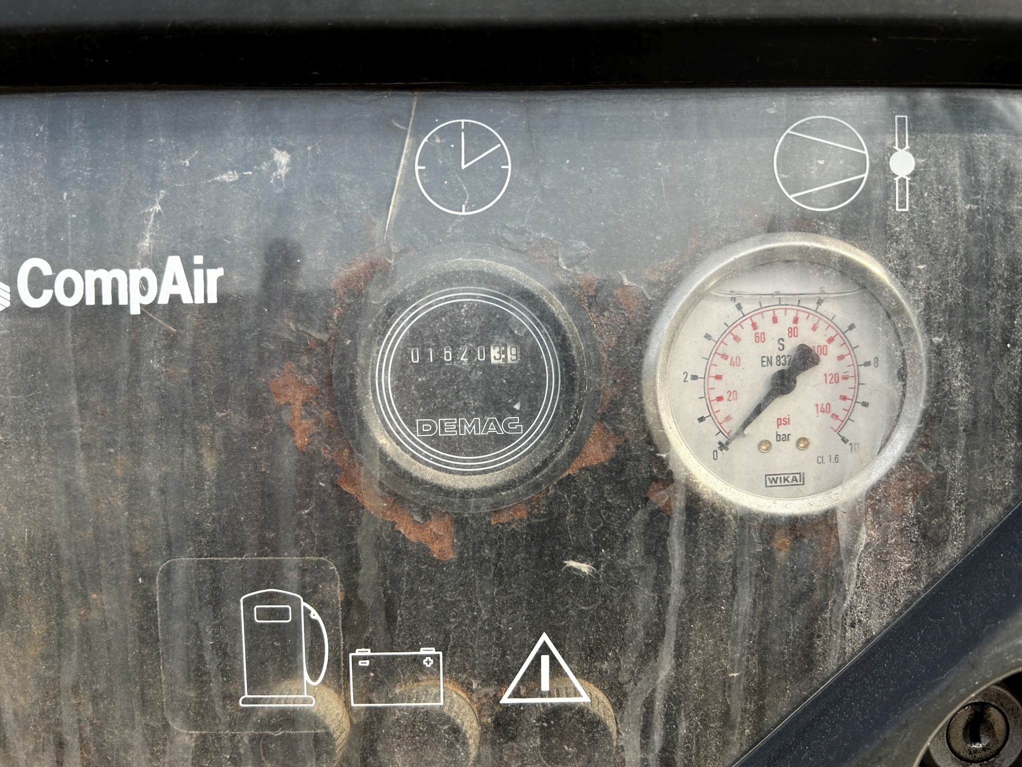 Material de laboratório em bom estado de conservação proveniente das existências públicas
-10