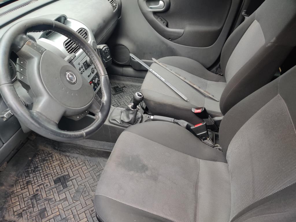 Material de laboratório em bom estado de conservação proveniente das existências públicas
-12