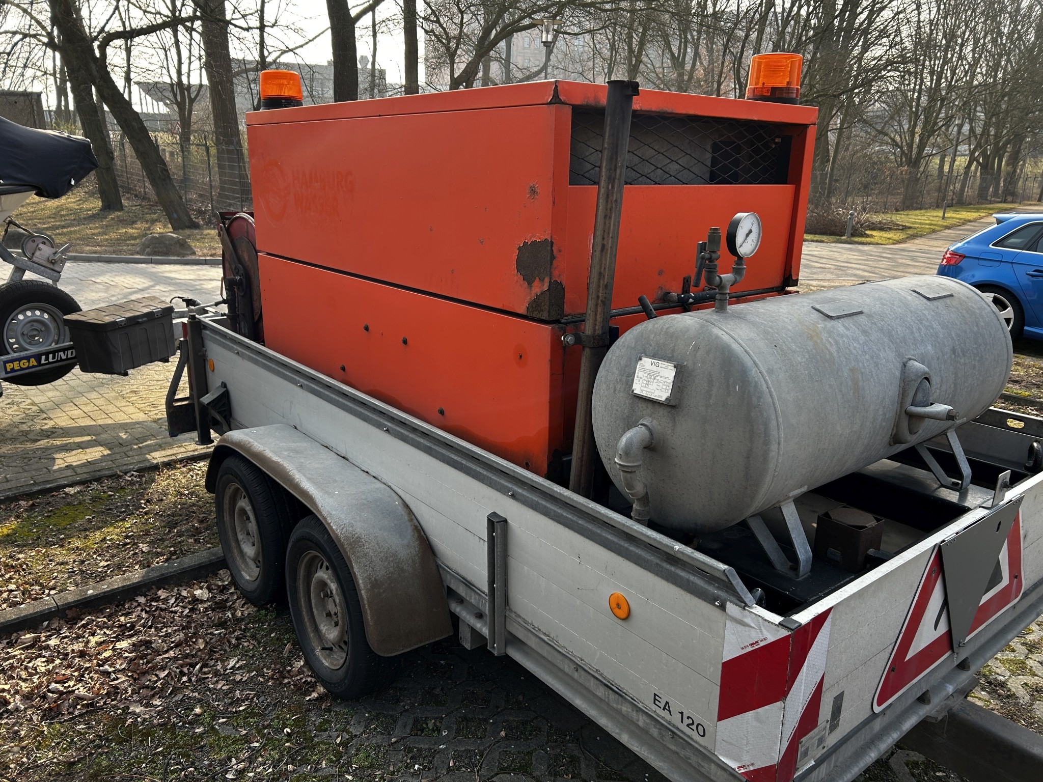 Material de laboratório em bom estado de conservação proveniente das existências públicas
-5