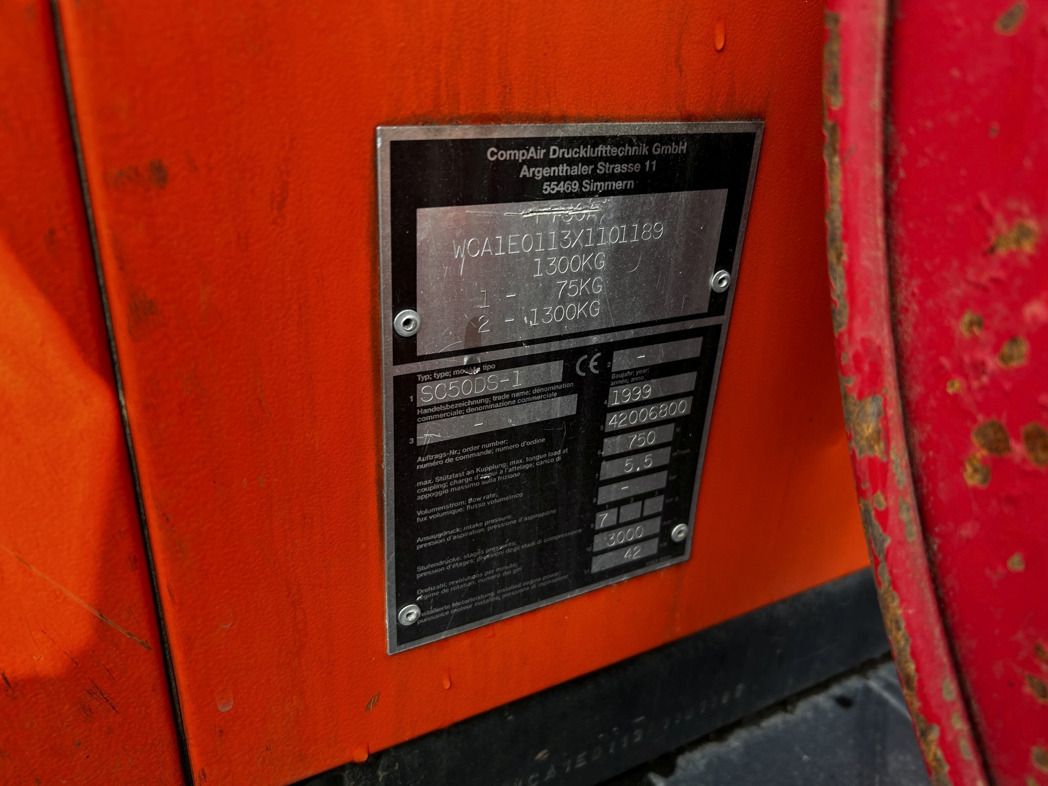 Material de laboratório em bom estado de conservação proveniente das existências públicas
-9