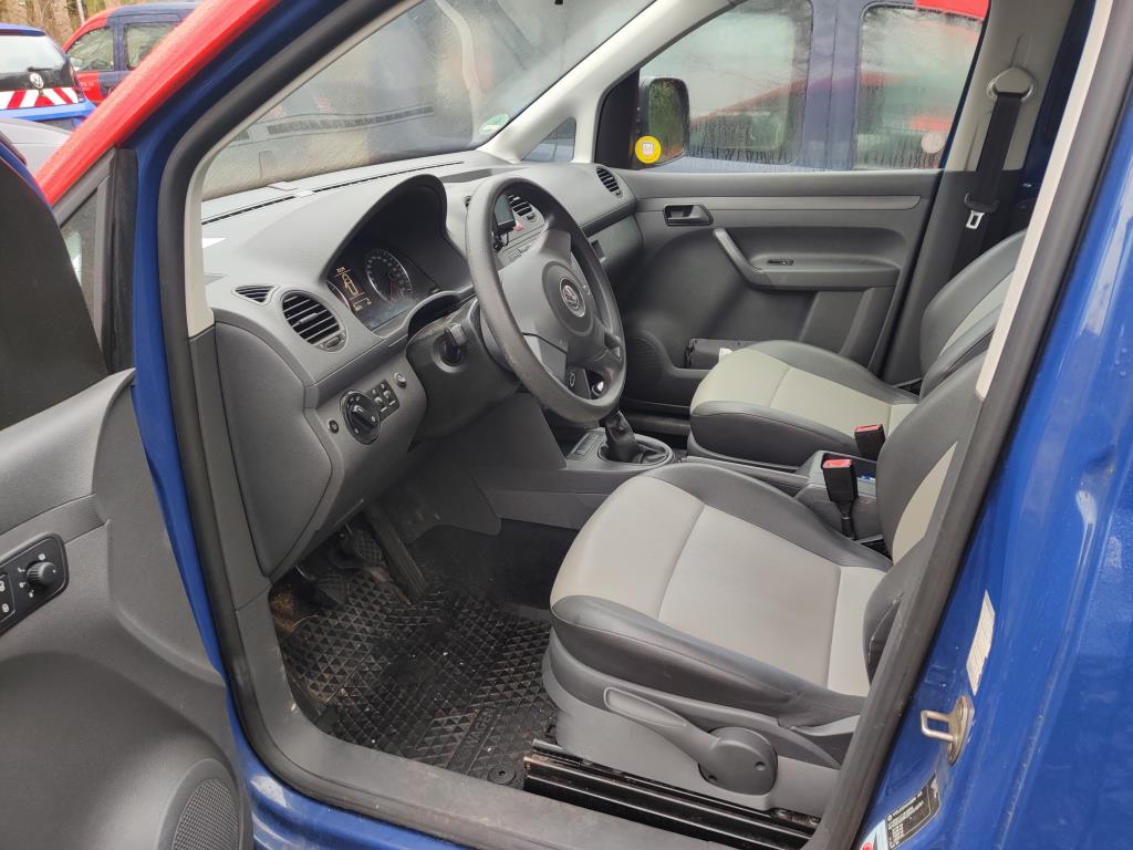 Dobře udržované laboratorní vybavení ze státních zásob
-11