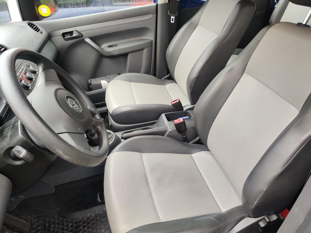 Dobře udržované laboratorní vybavení ze státních zásob
-14