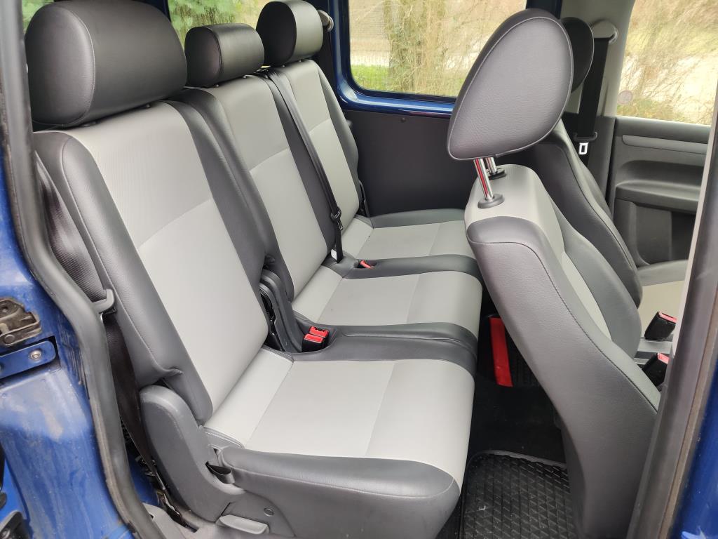 Dobře udržované laboratorní vybavení ze státních zásob
-15