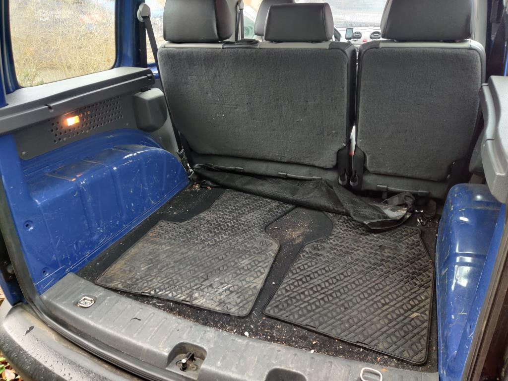 Dobře udržované laboratorní vybavení ze státních zásob
-17