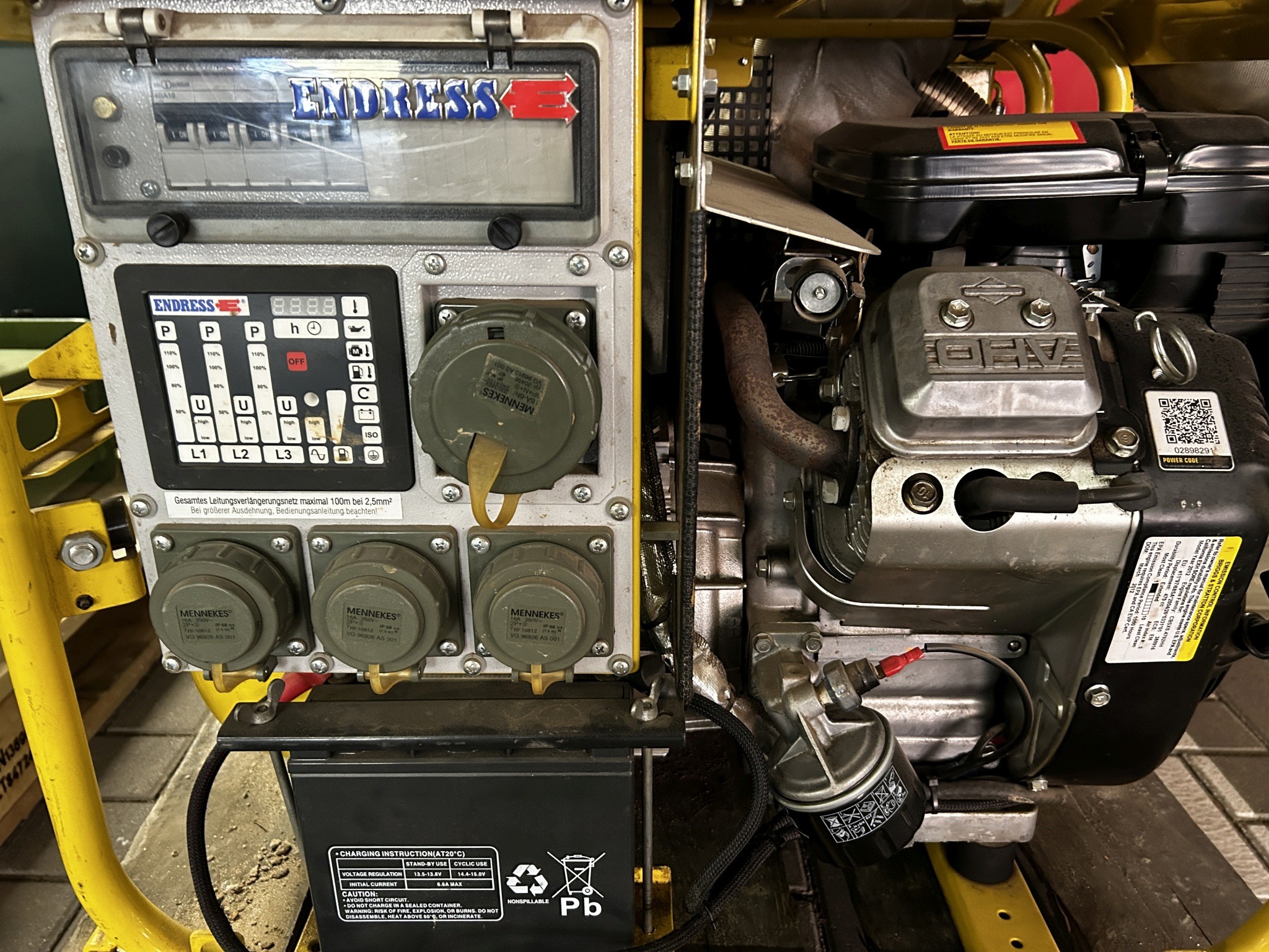 Dobře udržované laboratorní vybavení ze státních zásob
-2