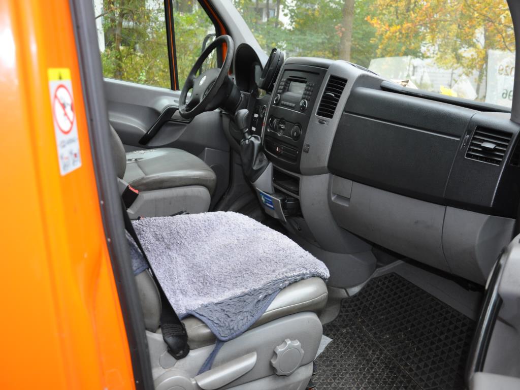 Dobře udržovaná vozidla obcí, komunálních služeb a dalších veřejných orgánů.-25