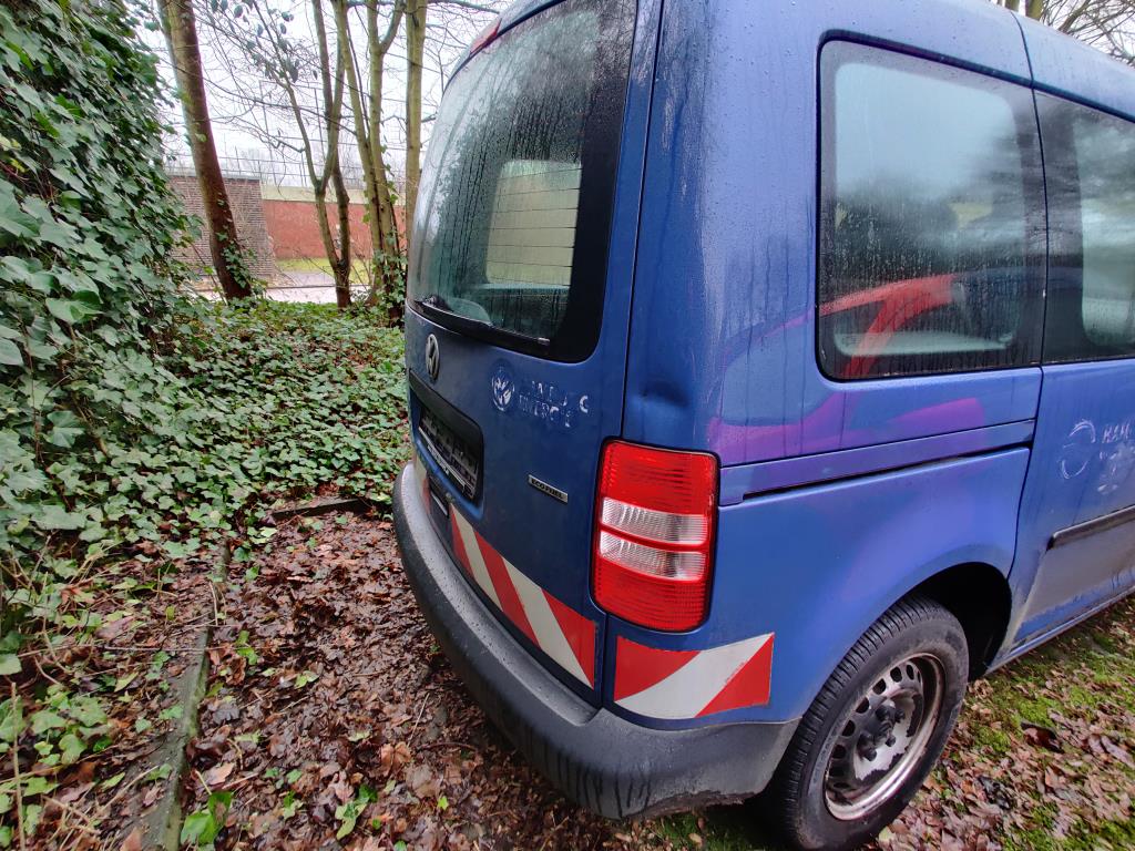 Dobře udržované laboratorní vybavení ze státních zásob
-8