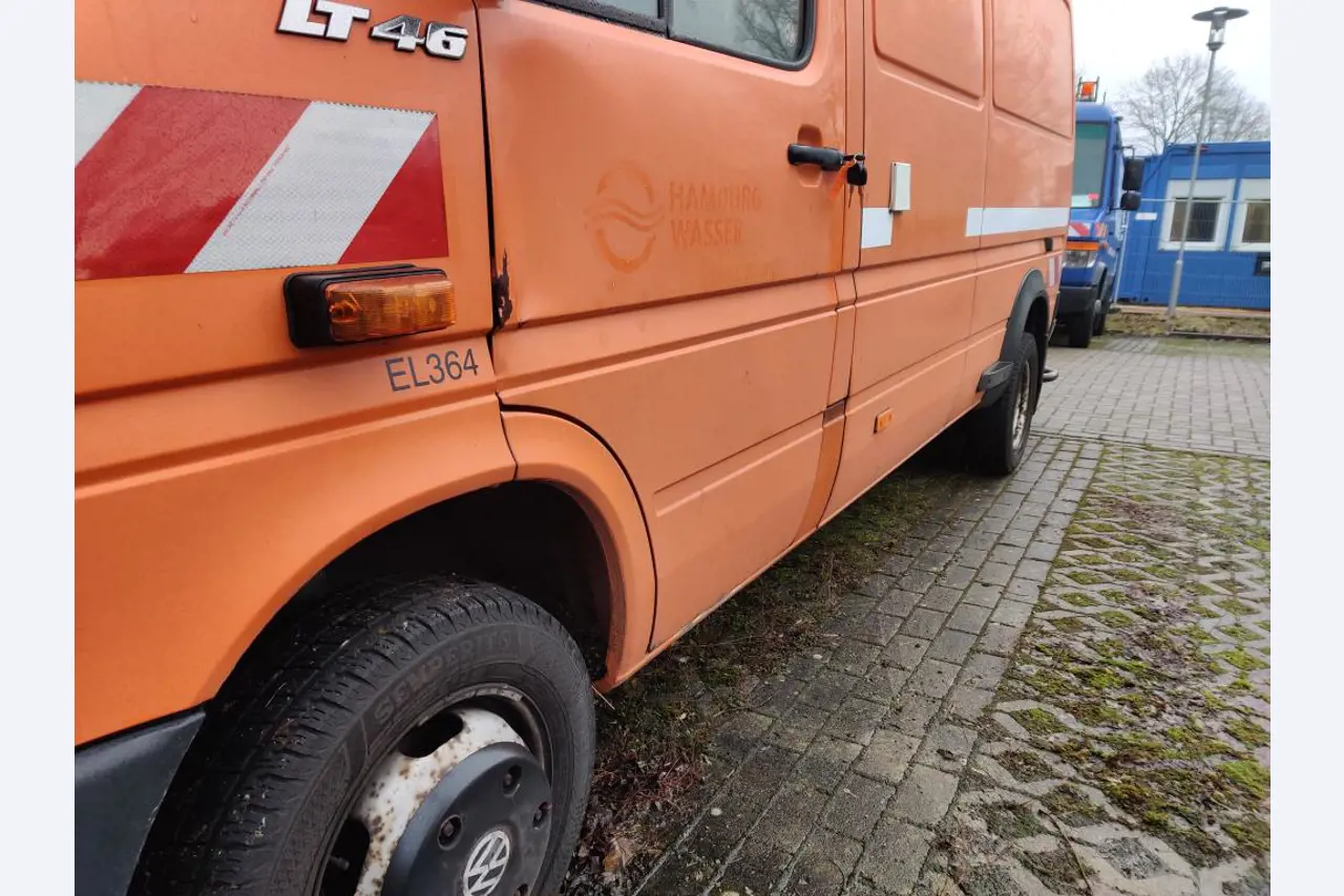 Dobrze utrzymane pojazdy komunalne, komunalne i innych władz publicznych-10