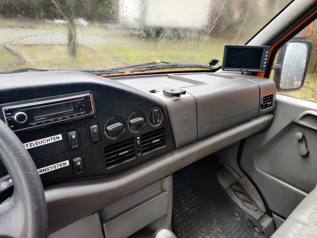 Material de laboratório em bom estado de conservação proveniente das existências públicas
-14