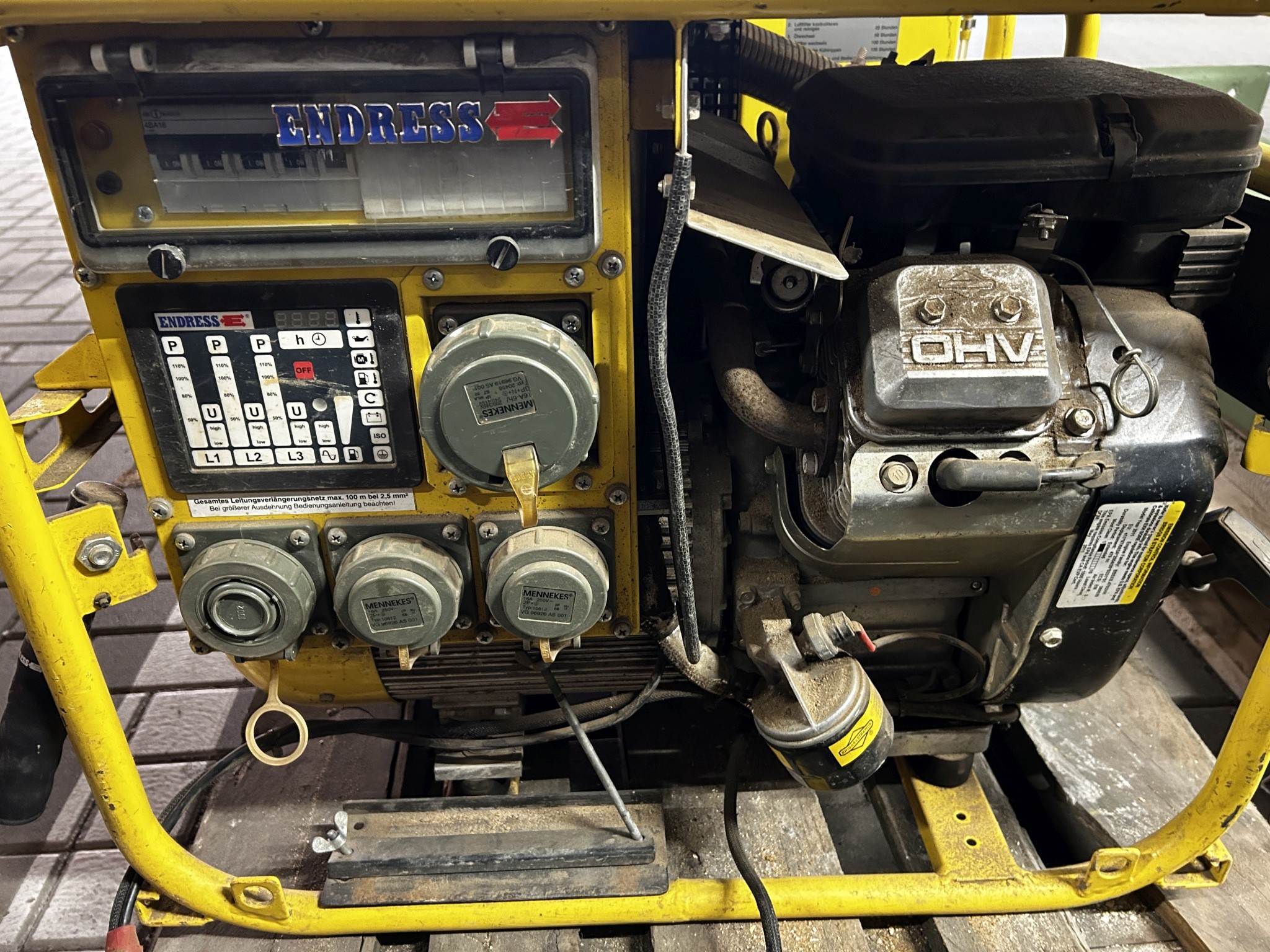 Material de laboratório em bom estado de conservação proveniente das existências públicas
-3