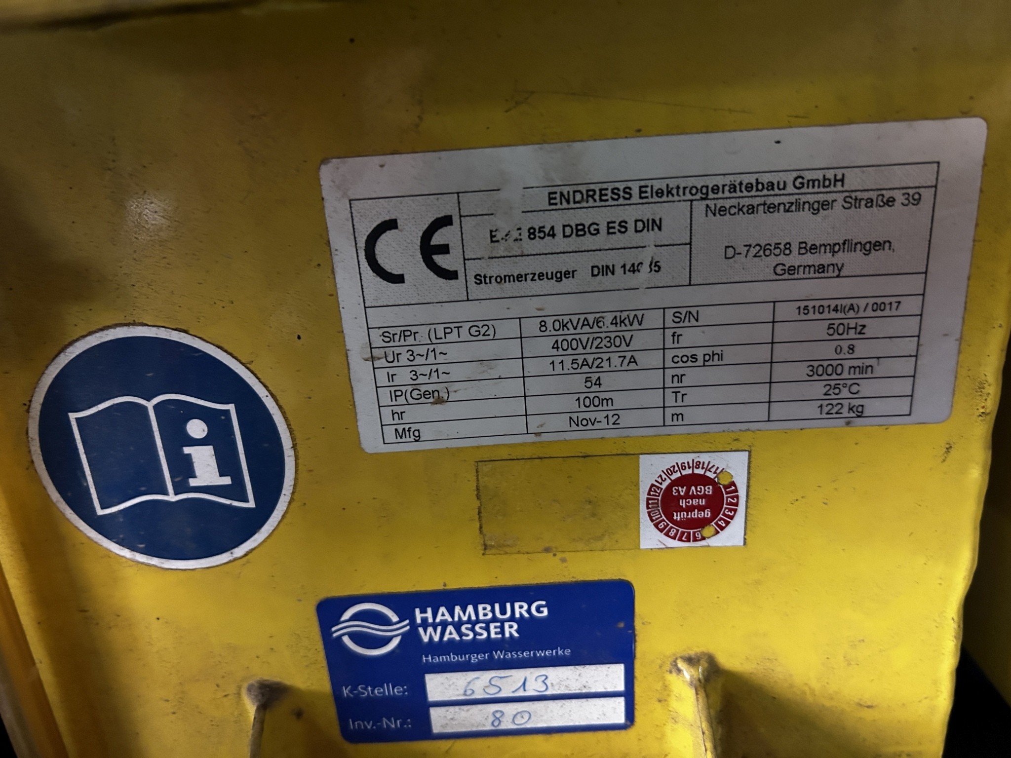 Material de laboratório em bom estado de conservação proveniente das existências públicas
-4