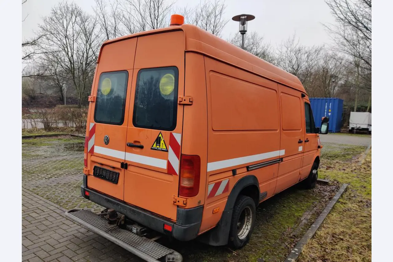 Dobrze utrzymane pojazdy komunalne, komunalne i innych władz publicznych-6