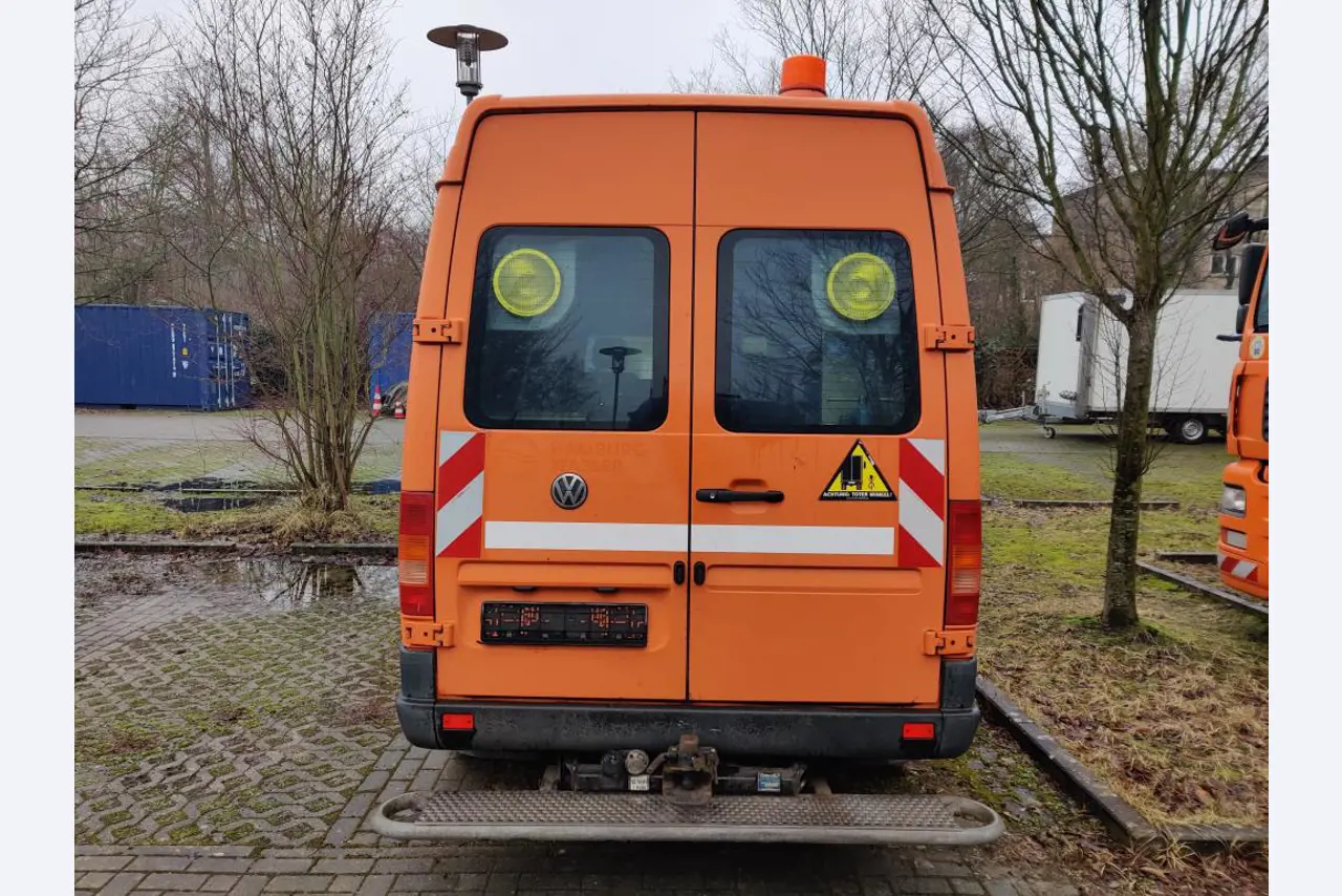 Dobrze utrzymane pojazdy komunalne, komunalne i innych władz publicznych-7