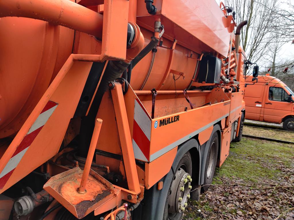 Material de laboratório em bom estado de conservação proveniente das existências públicas
-12