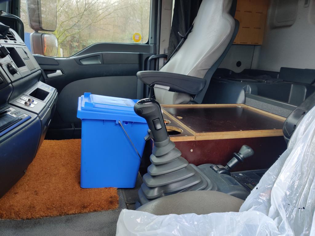 Various municipal vehicles, workshop vehicles and cars-28