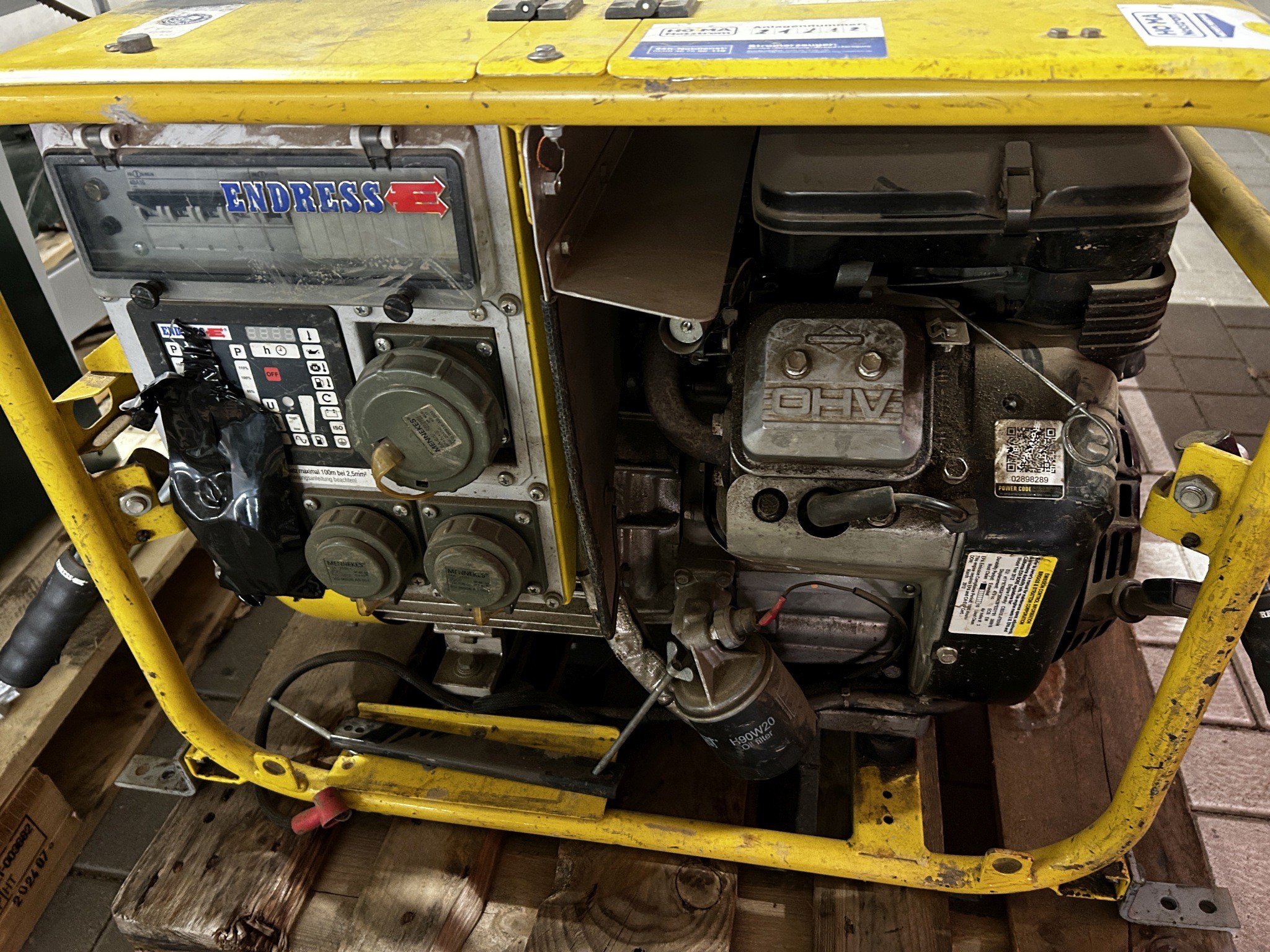 Material de laboratório em bom estado de conservação proveniente das existências públicas
-3