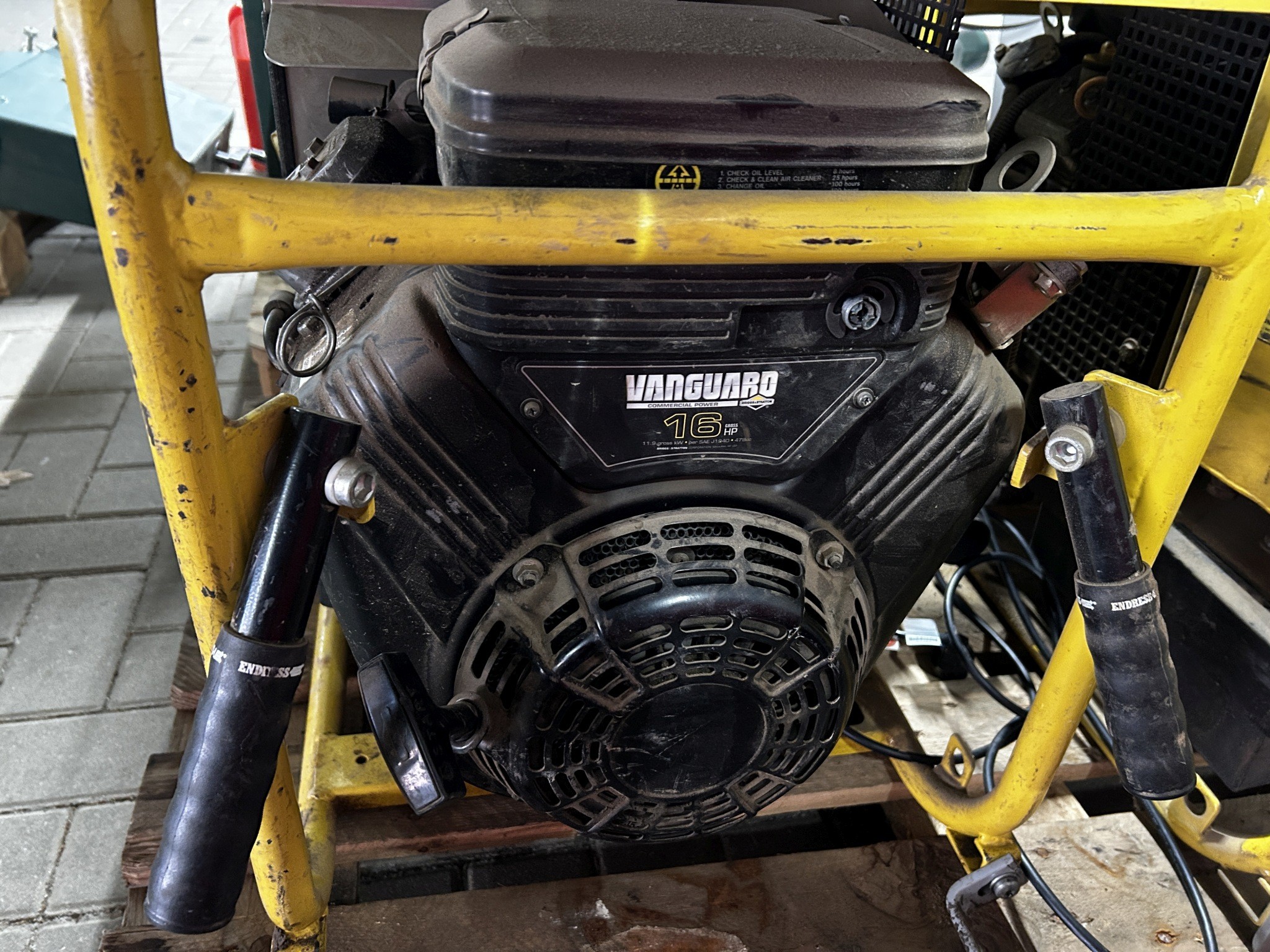 Material de laboratório em bom estado de conservação proveniente das existências públicas
-1