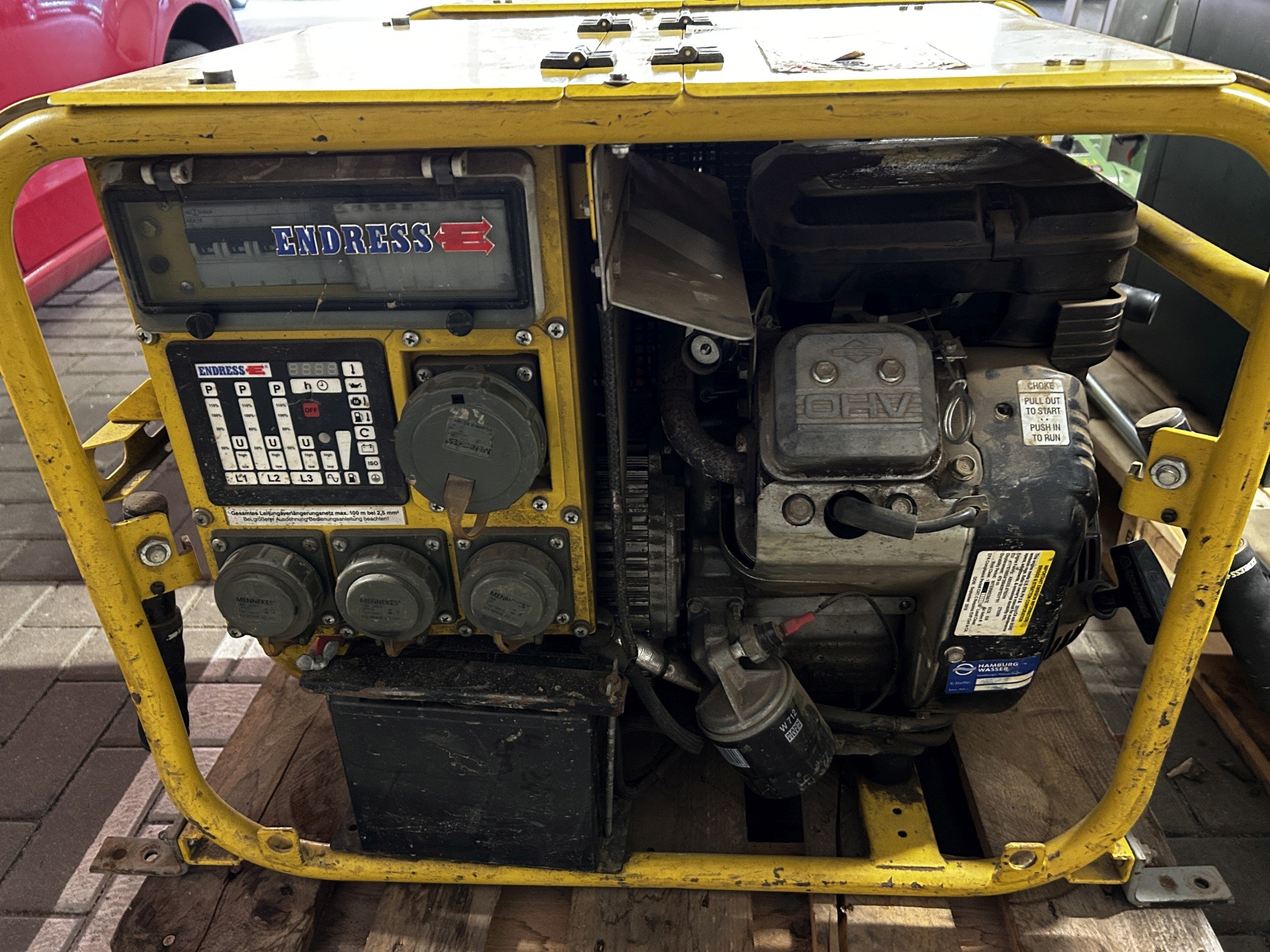 Material de laboratório em bom estado de conservação proveniente das existências públicas
-3