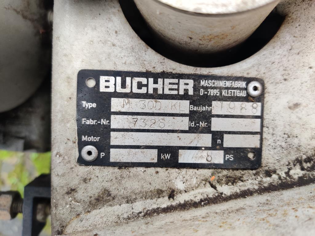 Material de laboratório em bom estado de conservação proveniente das existências públicas
-6