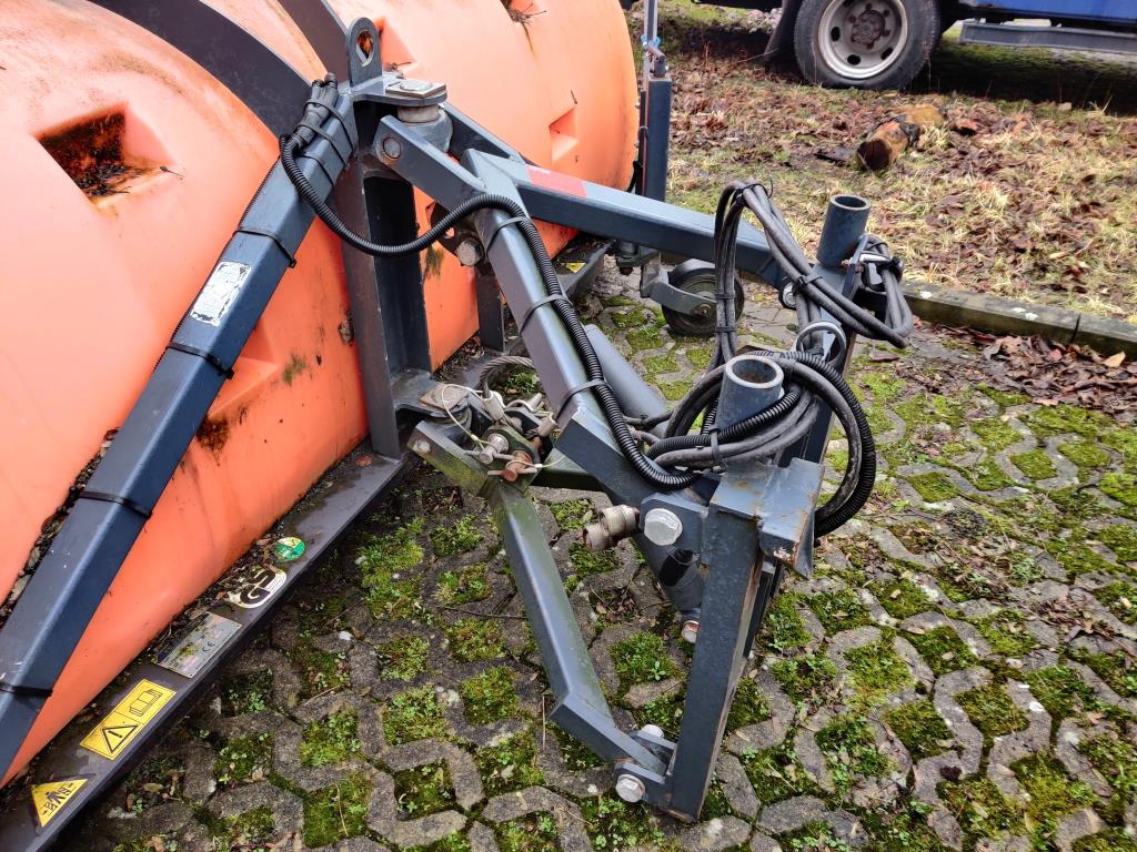 Material de laboratório em bom estado de conservação proveniente das existências públicas
-10