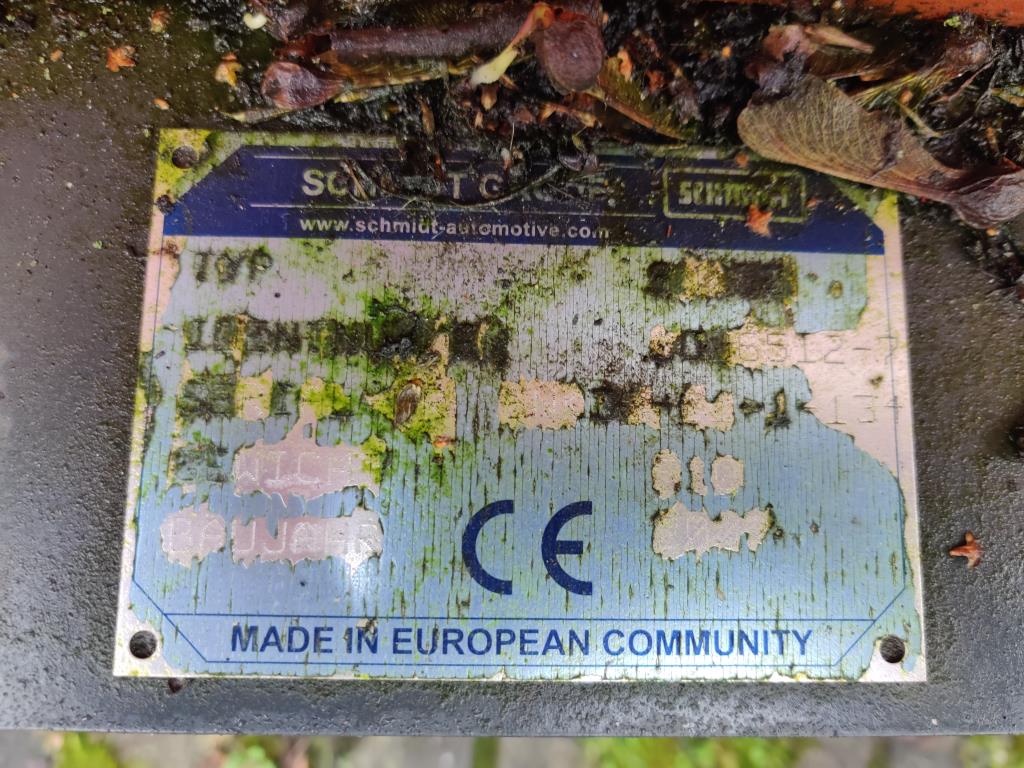 Material de laboratório em bom estado de conservação proveniente das existências públicas
-12