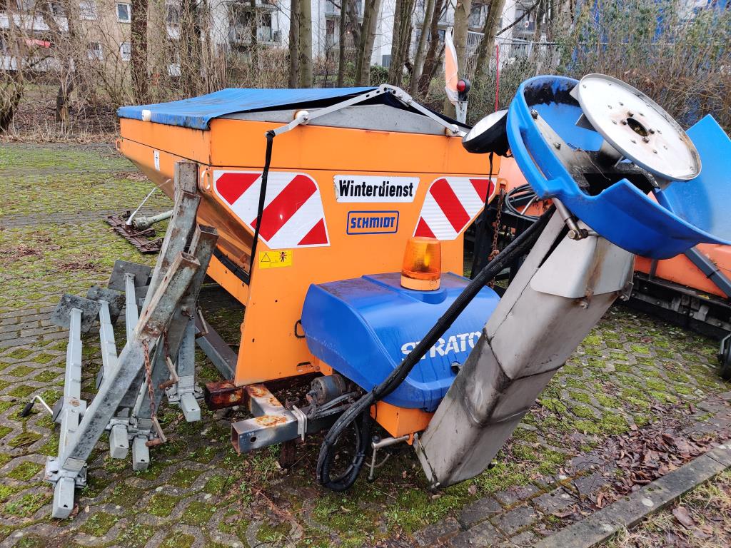 Material de laboratório em bom estado de conservação proveniente das existências públicas
-4