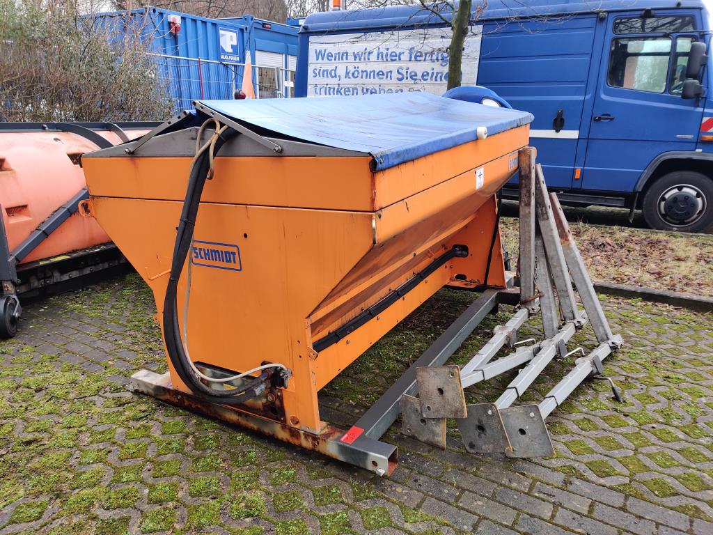 Material de laboratório em bom estado de conservação proveniente das existências públicas
-8