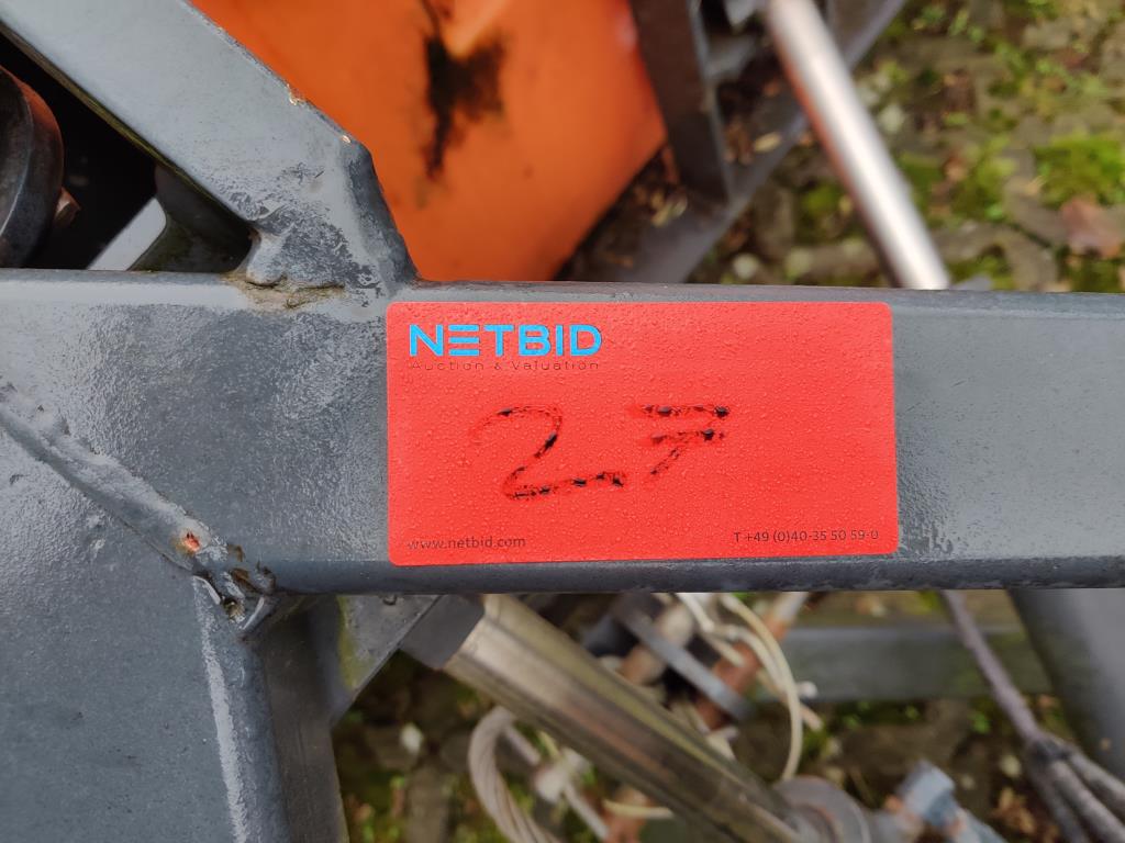 Material de laboratório em bom estado de conservação proveniente das existências públicas
-9