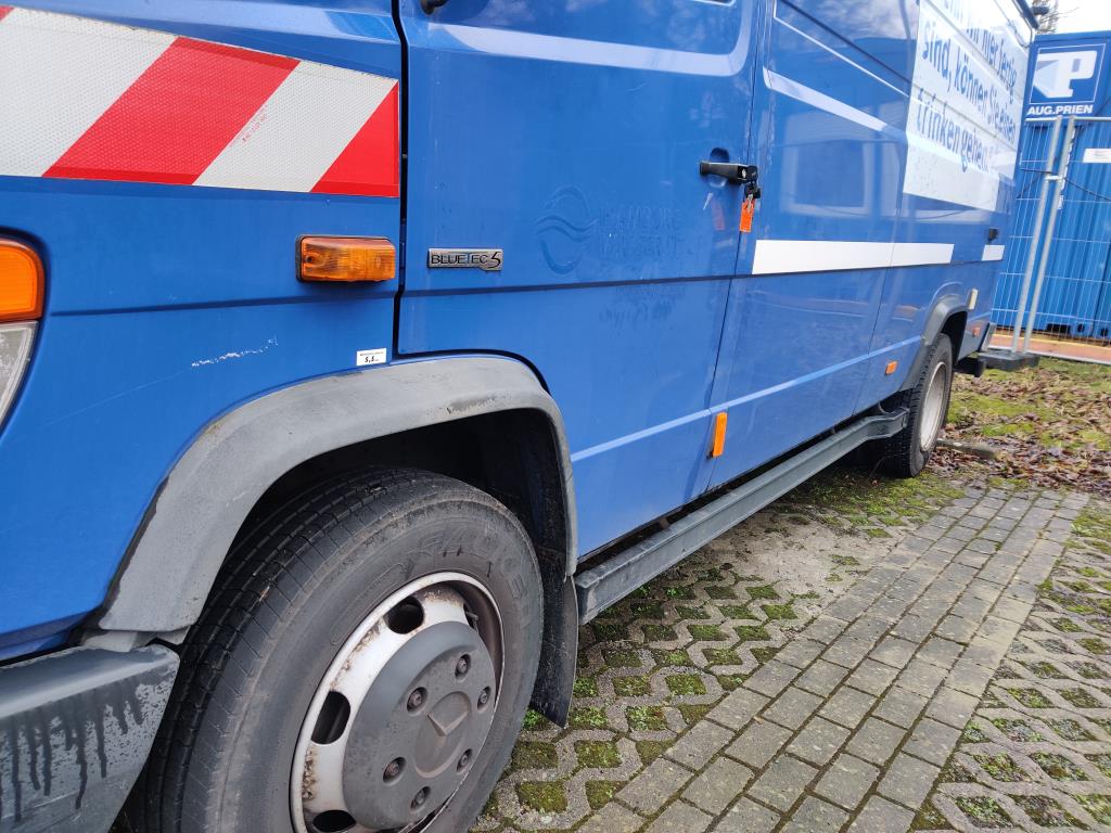 Material de laboratório em bom estado de conservação proveniente das existências públicas
-9