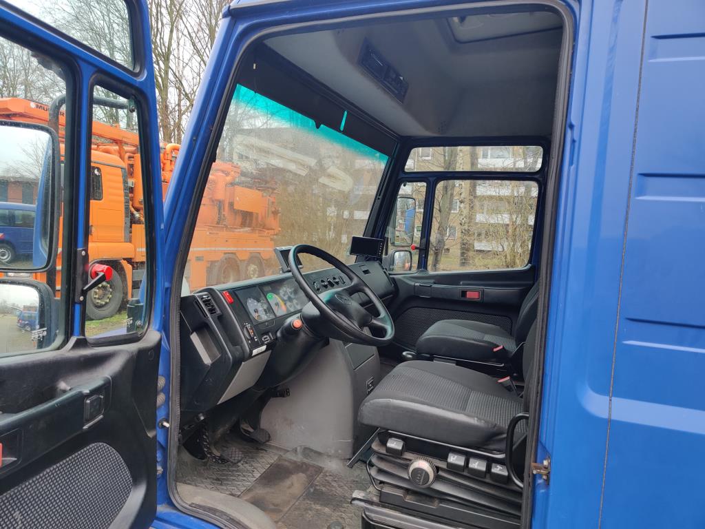 Material de laboratório em bom estado de conservação proveniente das existências públicas
-10