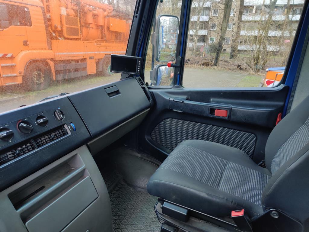 Dobře udržovaná vozidla obcí, komunálních služeb a dalších veřejných orgánů.-14