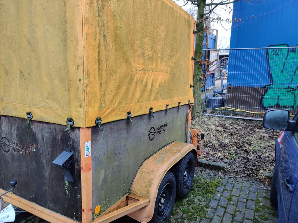 Material de laboratório em bom estado de conservação proveniente das existências públicas
-12