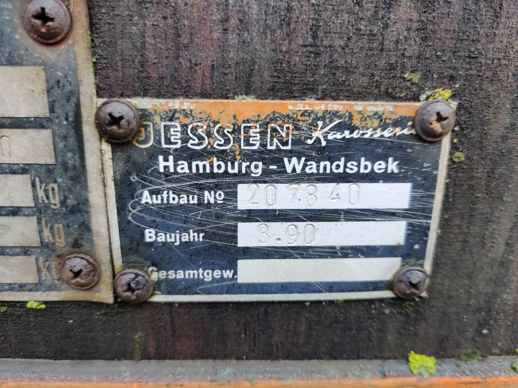 Material de laboratório em bom estado de conservação proveniente das existências públicas
-13