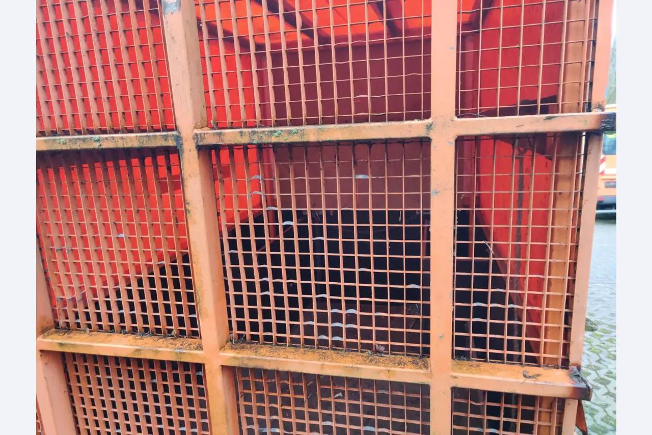 Material de laboratório em bom estado de conservação proveniente das existências públicas
-14