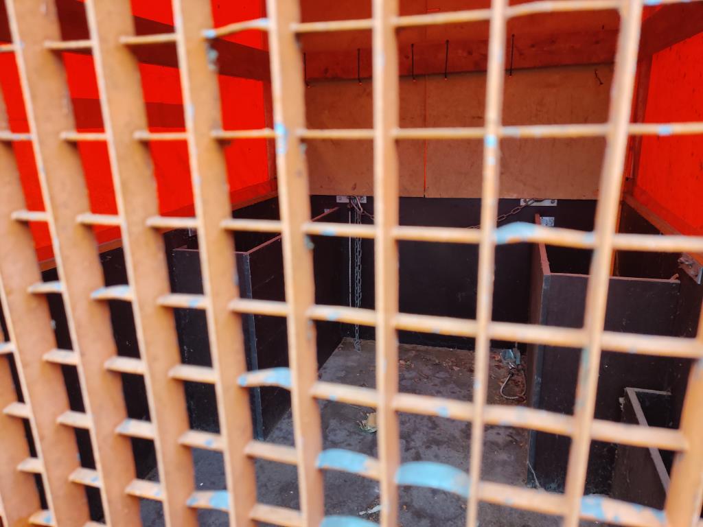 Material de laboratório em bom estado de conservação proveniente das existências públicas
-15