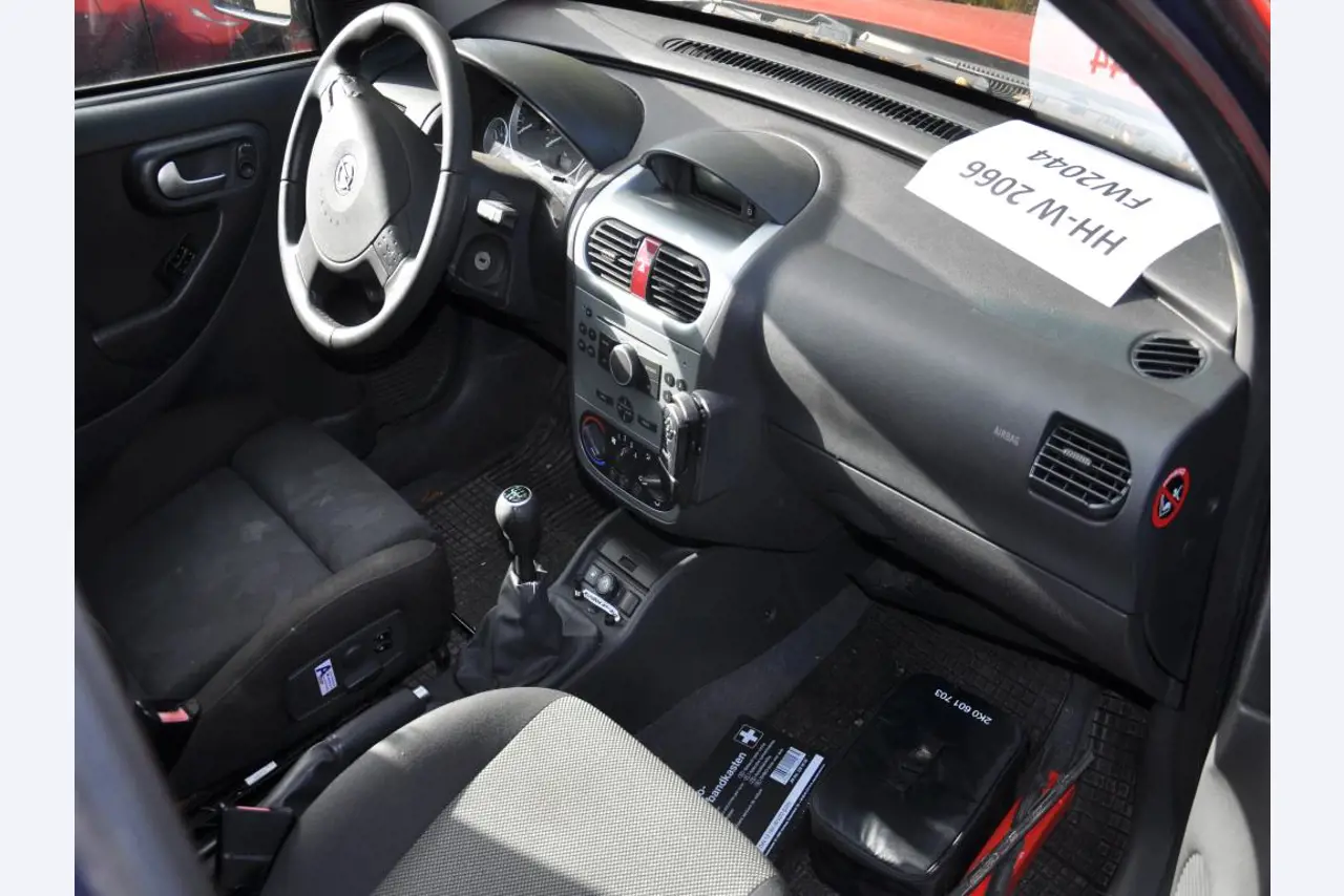 Material de laboratório em bom estado de conservação proveniente das existências públicas
-16