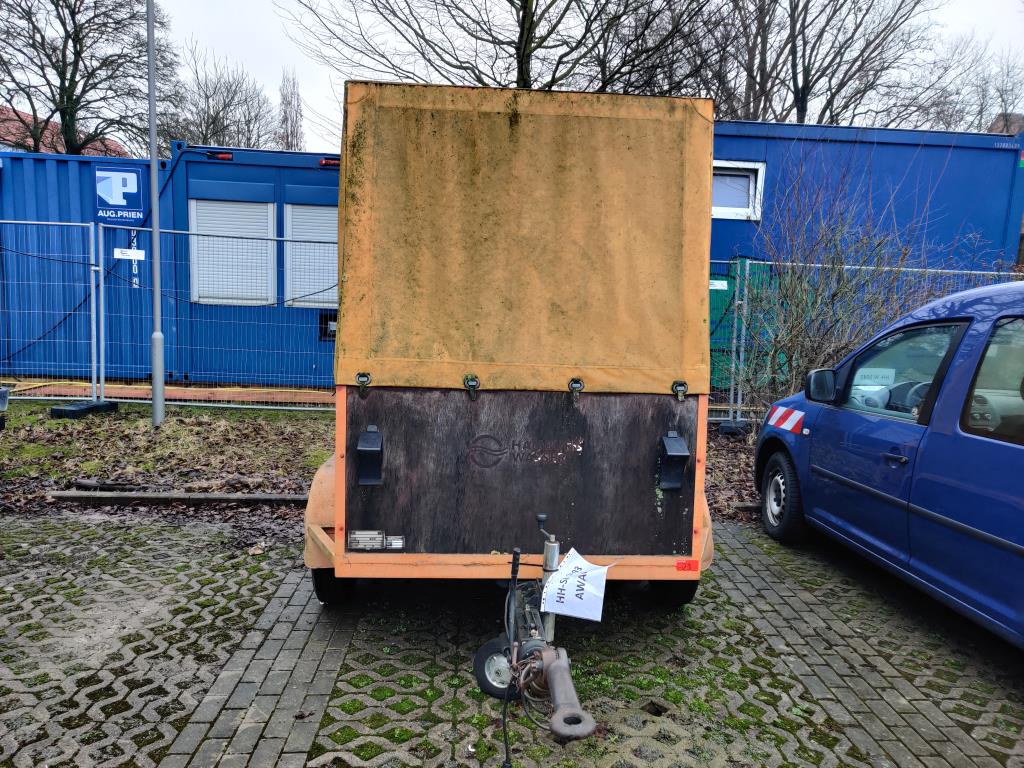 Material de laboratório em bom estado de conservação proveniente das existências públicas
-4