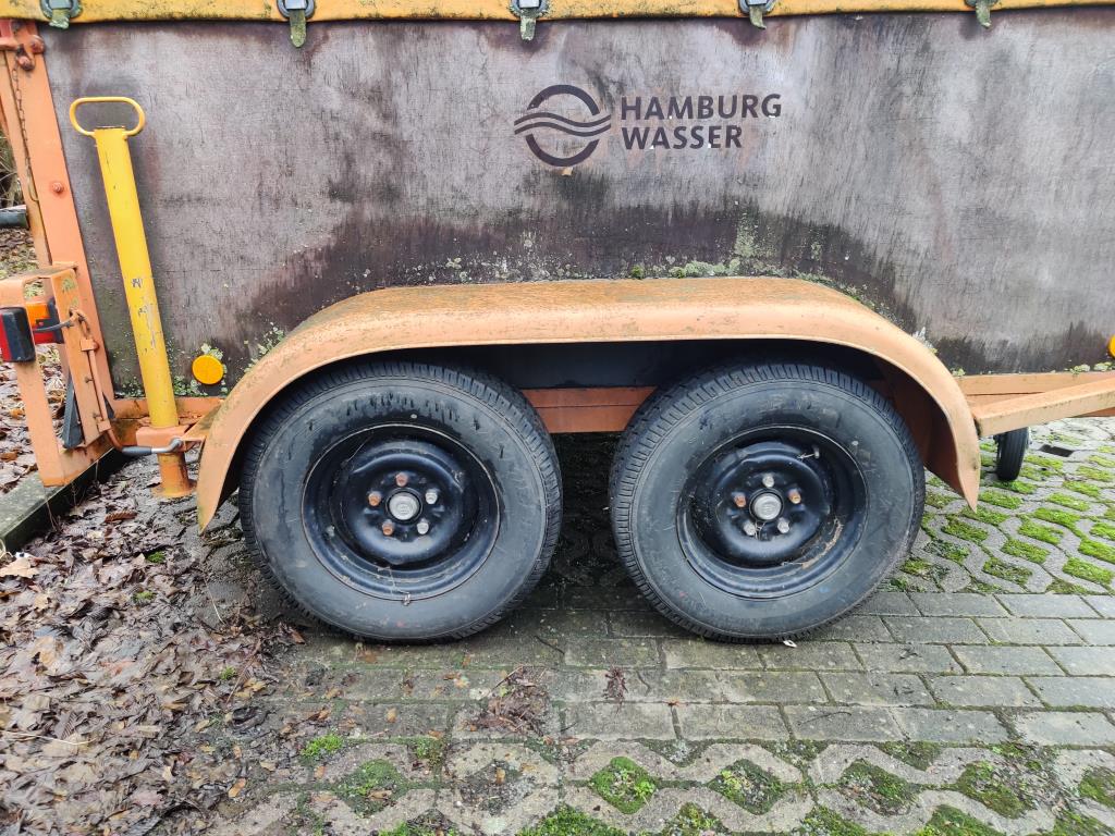 Material de laboratório em bom estado de conservação proveniente das existências públicas
-7