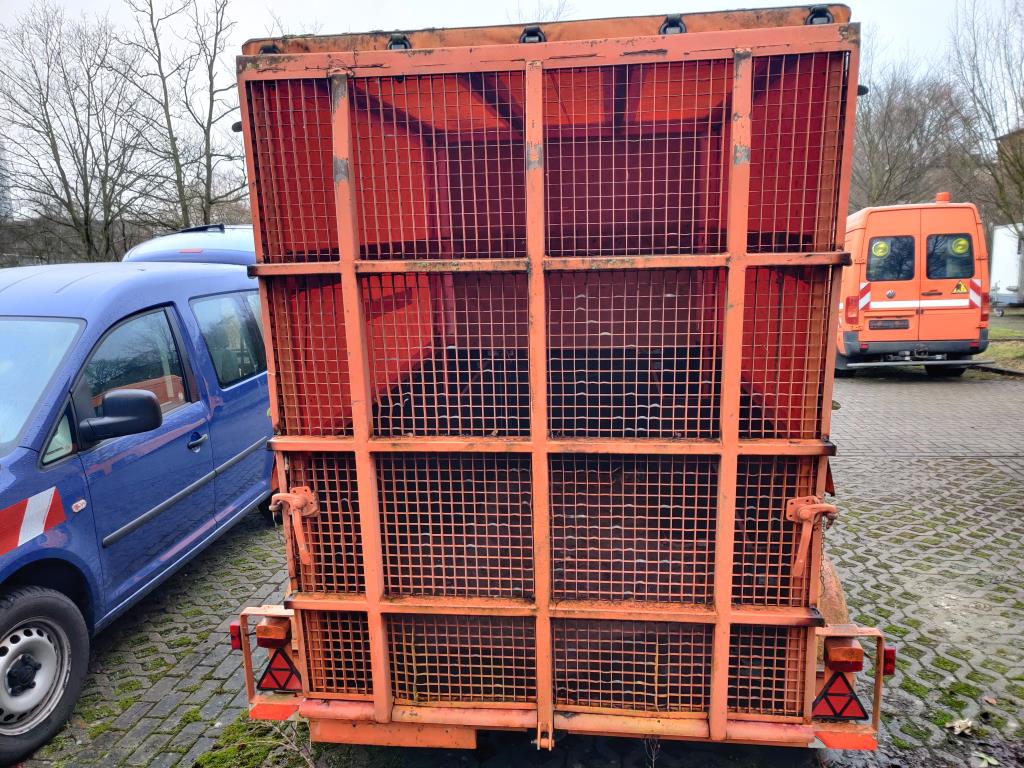 Material de laboratório em bom estado de conservação proveniente das existências públicas
-9